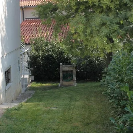 Appartamento With A Parking Space Banjole, - 7488 *